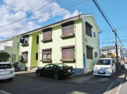 明るい南向きの角部屋 秦野市堀西　外観写真