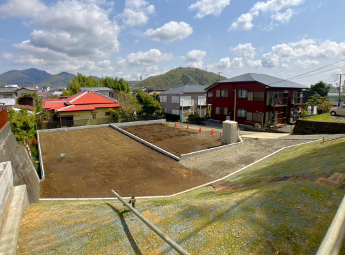 ガーデニングが楽しめる法面付の宅地 秦野市大秦町　現地写真